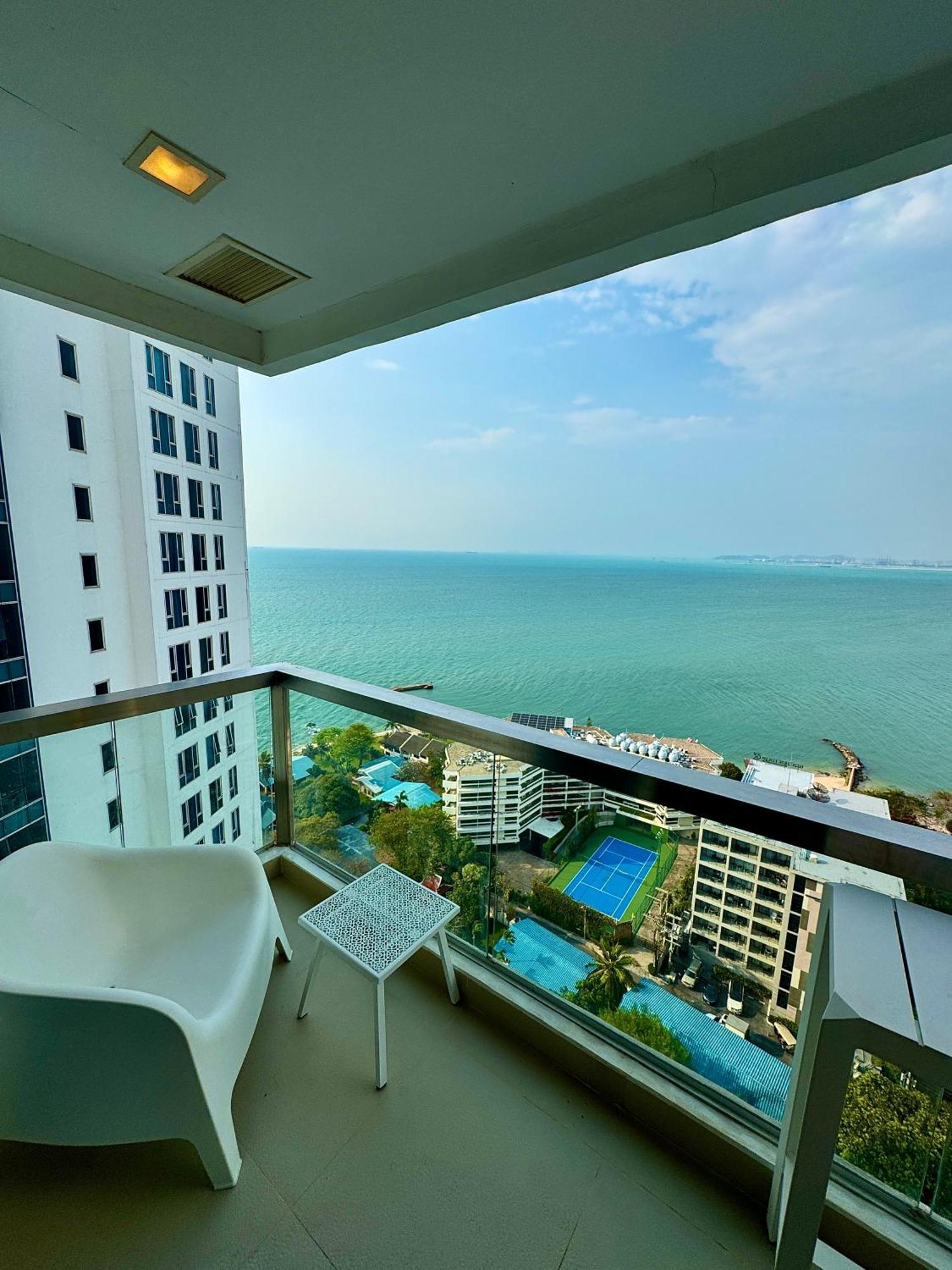 The Palm Wongamat ,World Class Luxury Seaview Condo, Private Beach Can See The Sanctuary Of Truth Pattaya Exterior foto