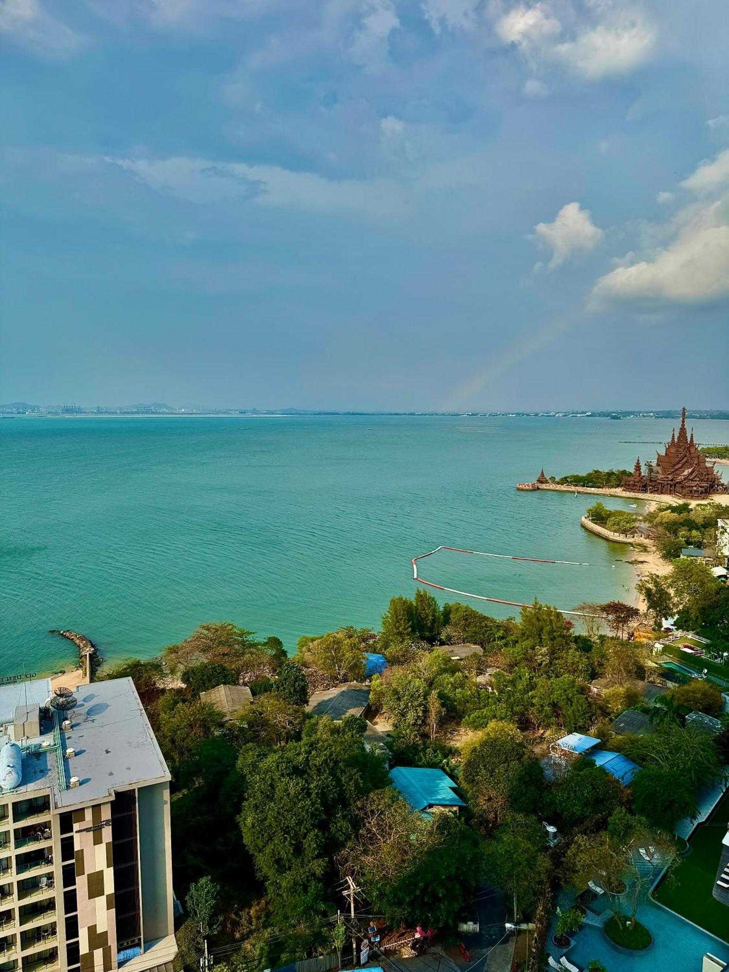 The Palm Wongamat ,World Class Luxury Seaview Condo, Private Beach Can See The Sanctuary Of Truth Pattaya Exterior foto