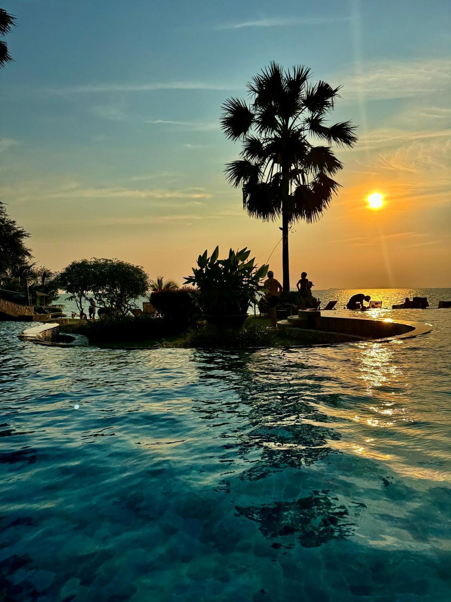 The Palm Wongamat ,World Class Luxury Seaview Condo, Private Beach Can See The Sanctuary Of Truth Pattaya Exterior foto